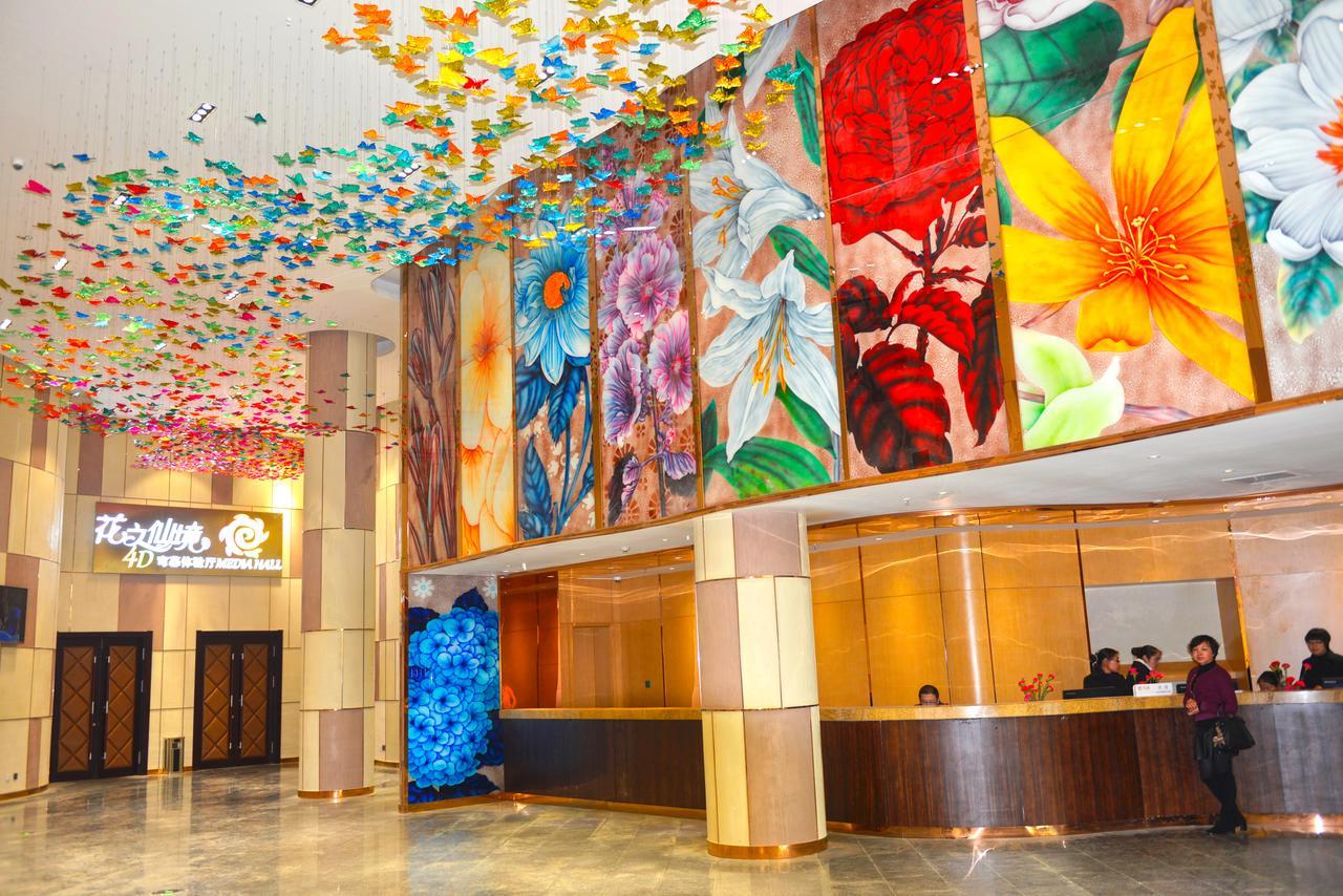 Howard Johnson Flower City Hotel Kunming Exterior photo