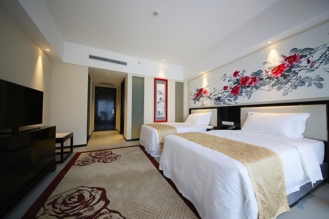 Howard Johnson Flower City Hotel Kunming Exterior photo