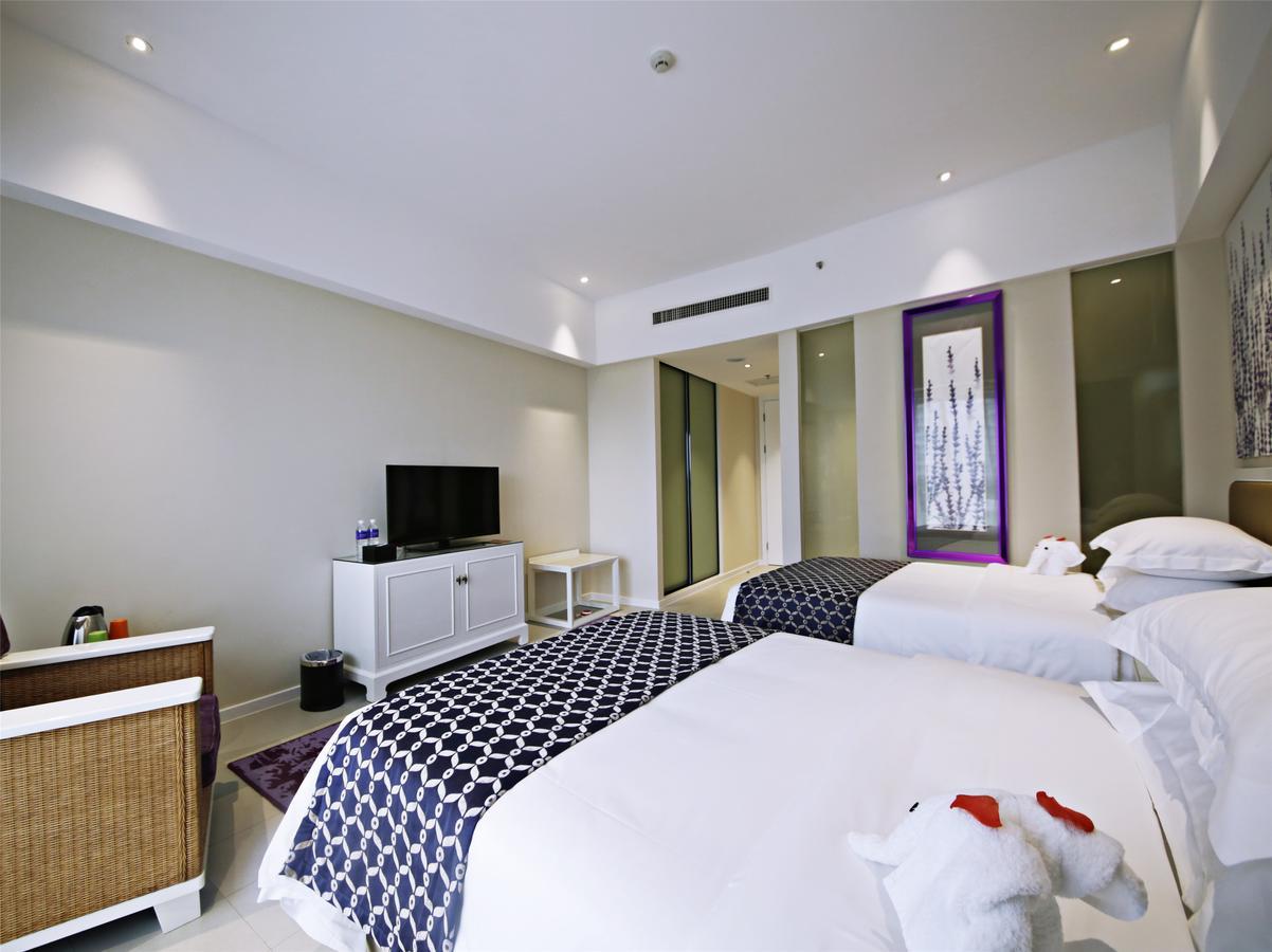 Howard Johnson Flower City Hotel Kunming Exterior photo