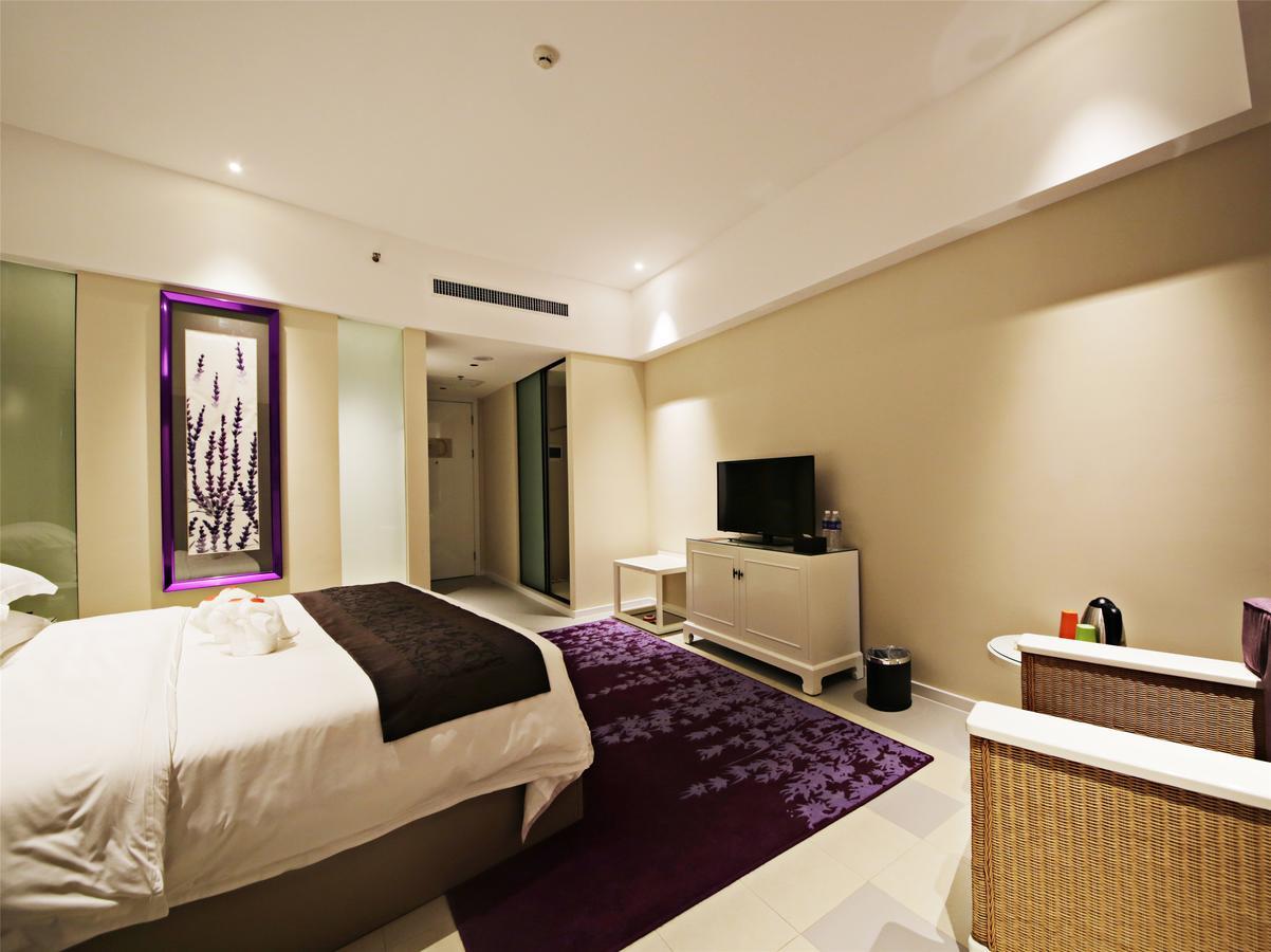 Howard Johnson Flower City Hotel Kunming Exterior photo