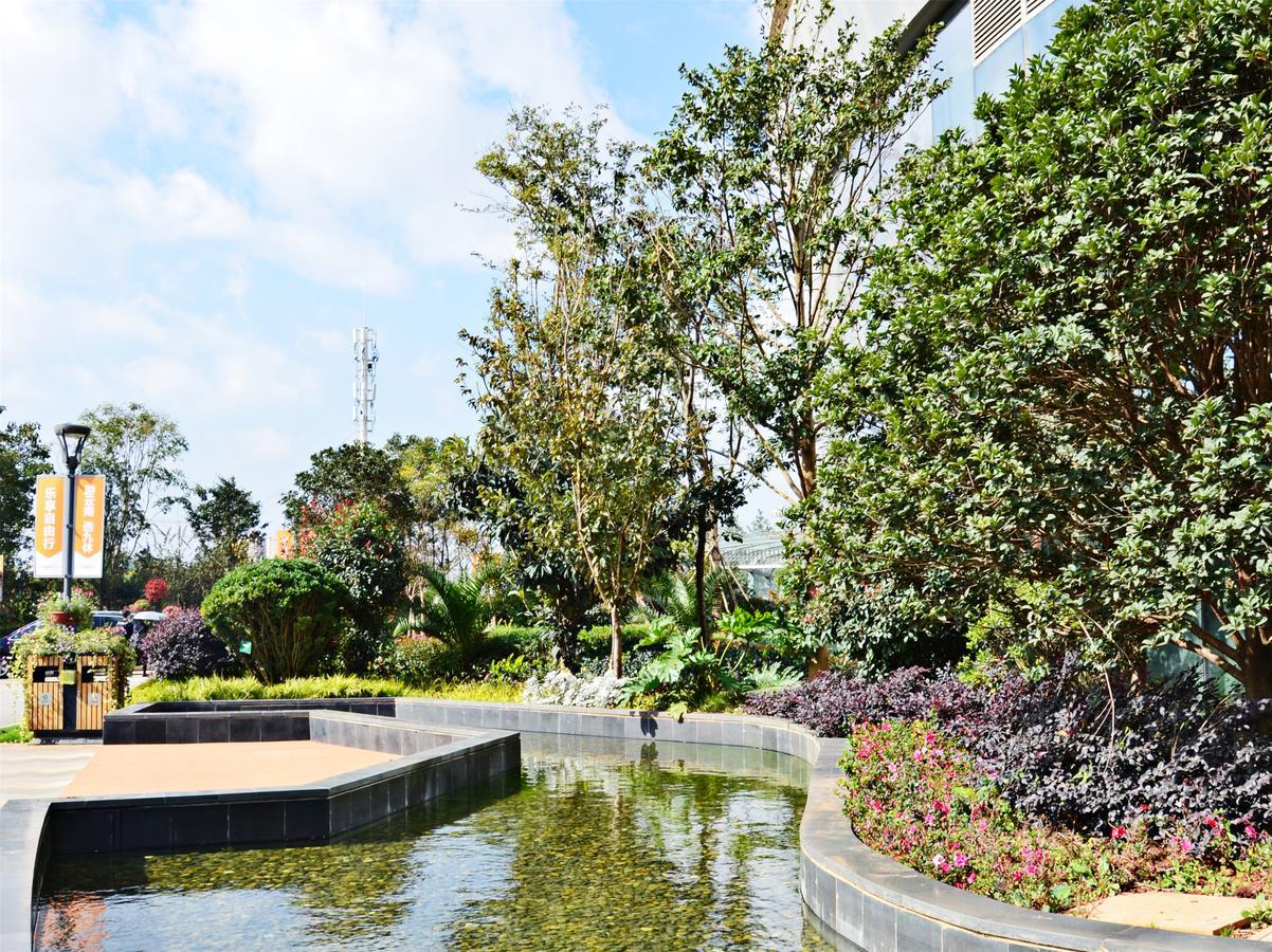 Howard Johnson Flower City Hotel Kunming Exterior photo
